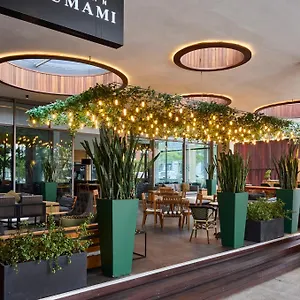 Century Urban Square Le Cap